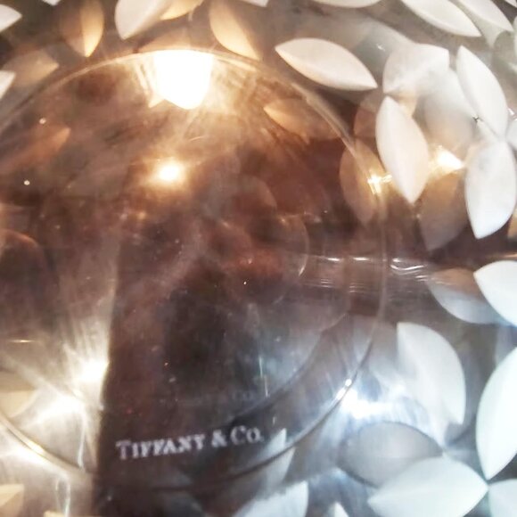 TIFFANY & CO. CONTEMPORARY ELEGANCE THICK WALLED ETCHED LEAVES CENTERPIECE BOWL - Picture 3 of 7